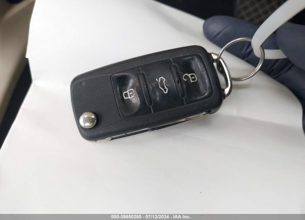 2011 VOLKSWAGEN TIGUAN SEL VIN: WVGAV7AX3BW502278