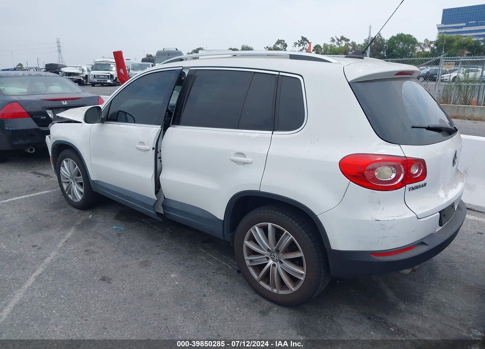 2011 VOLKSWAGEN TIGUAN SEL VIN: WVGAV7AX3BW502278