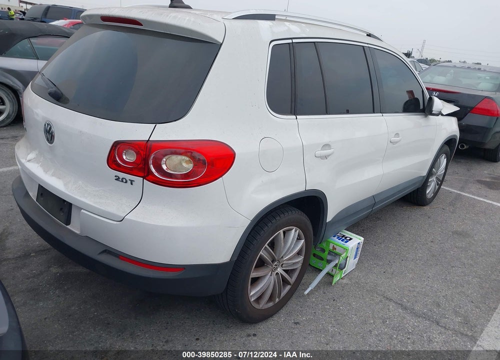 2011 VOLKSWAGEN TIGUAN SEL VIN: WVGAV7AX3BW502278