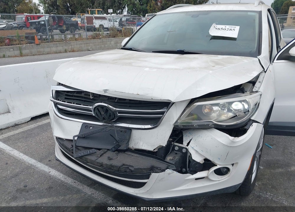 2011 VOLKSWAGEN TIGUAN SEL VIN: WVGAV7AX3BW502278