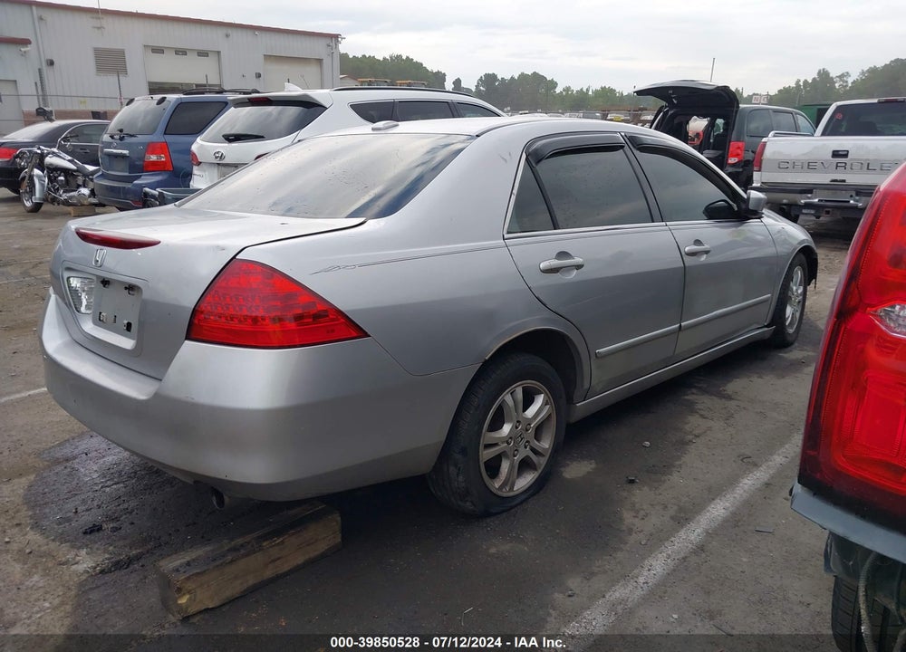 2007 HONDA ACCORD 2.4 EX VIN: 1HGCM56897A135995