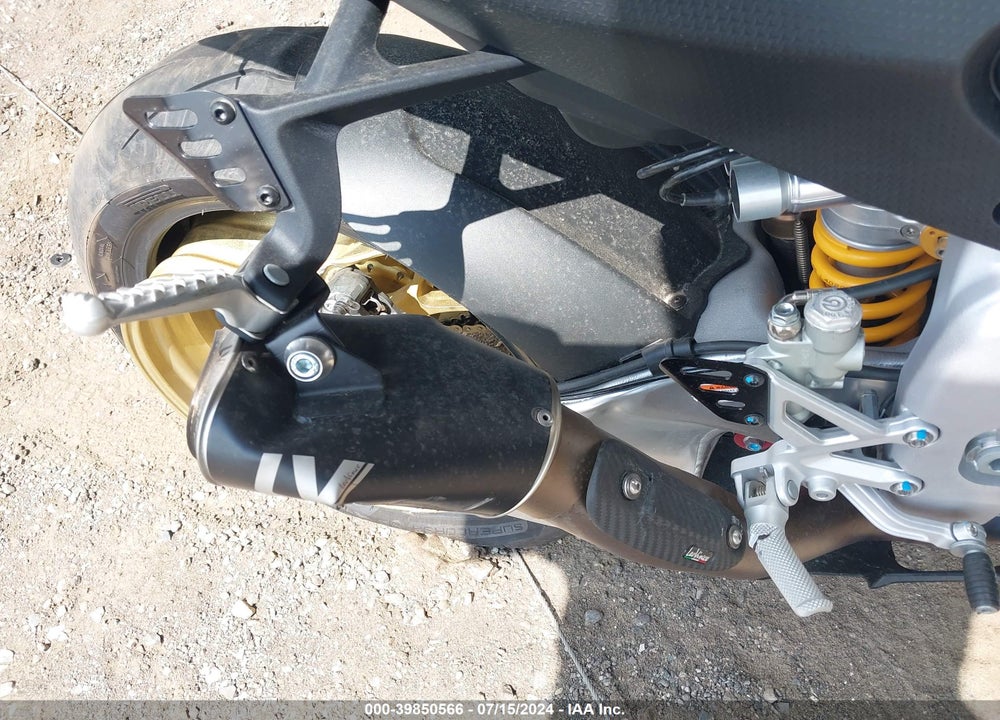 2023 APRILIA RSV4 FACTORY VIN: ZD4KYUB01PS000632