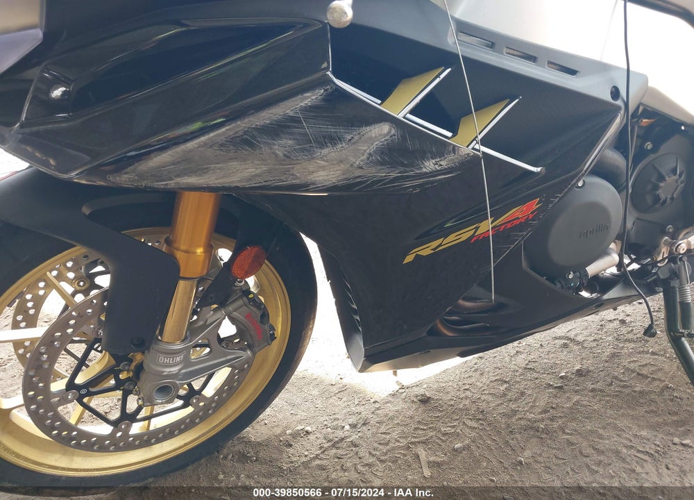 2023 APRILIA RSV4 FACTORY VIN: ZD4KYUB01PS000632