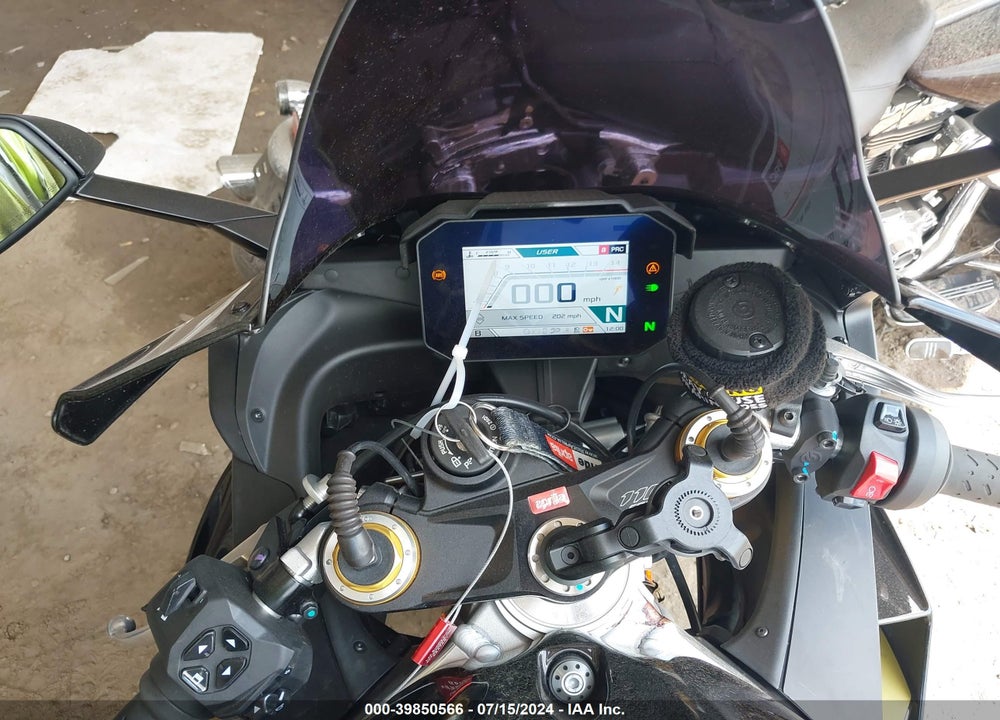 2023 APRILIA RSV4 FACTORY VIN: ZD4KYUB01PS000632