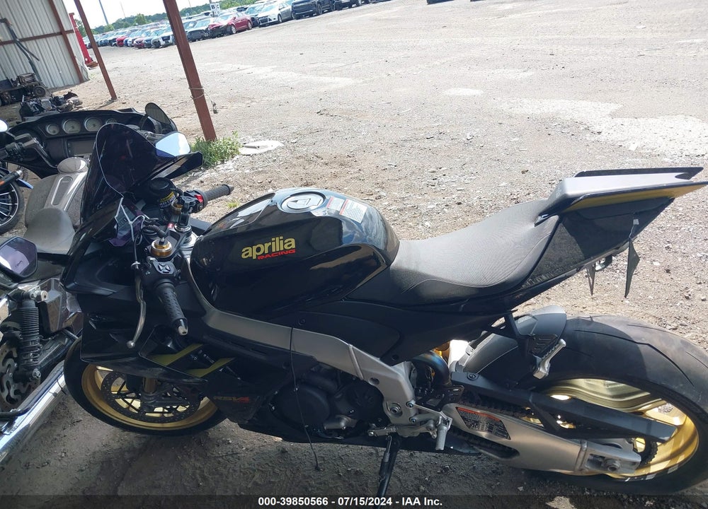 2023 APRILIA RSV4 FACTORY VIN: ZD4KYUB01PS000632