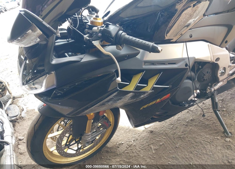 2023 APRILIA RSV4 FACTORY VIN: ZD4KYUB01PS000632