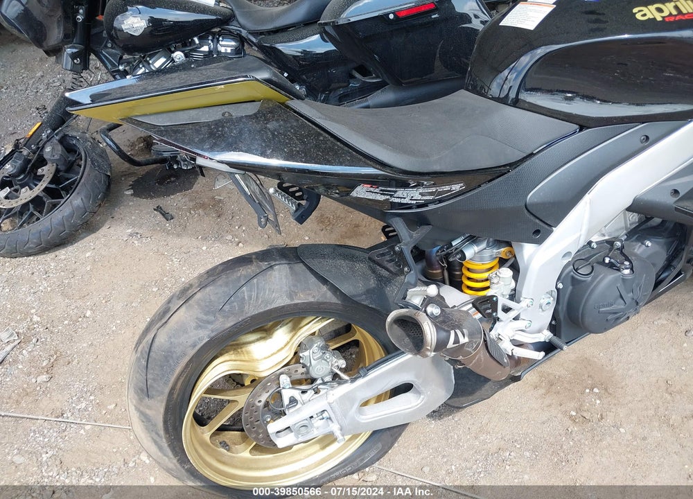 2023 APRILIA RSV4 FACTORY VIN: ZD4KYUB01PS000632