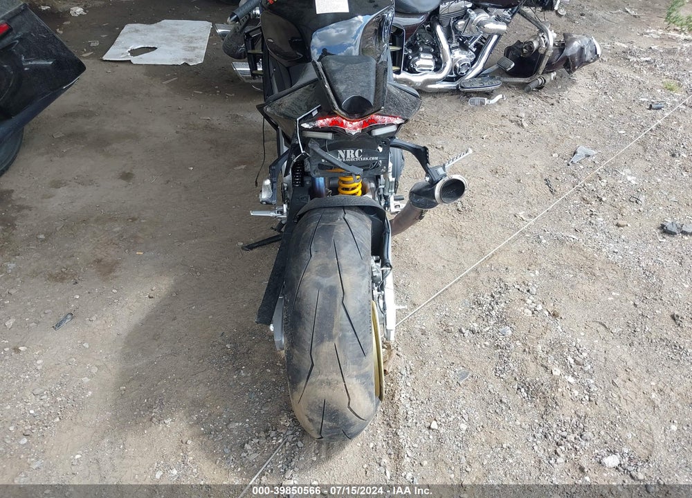 2023 APRILIA RSV4 FACTORY VIN: ZD4KYUB01PS000632