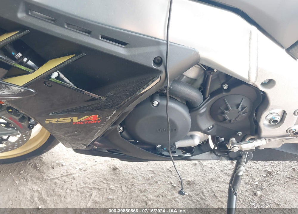 2023 APRILIA RSV4 FACTORY VIN: ZD4KYUB01PS000632
