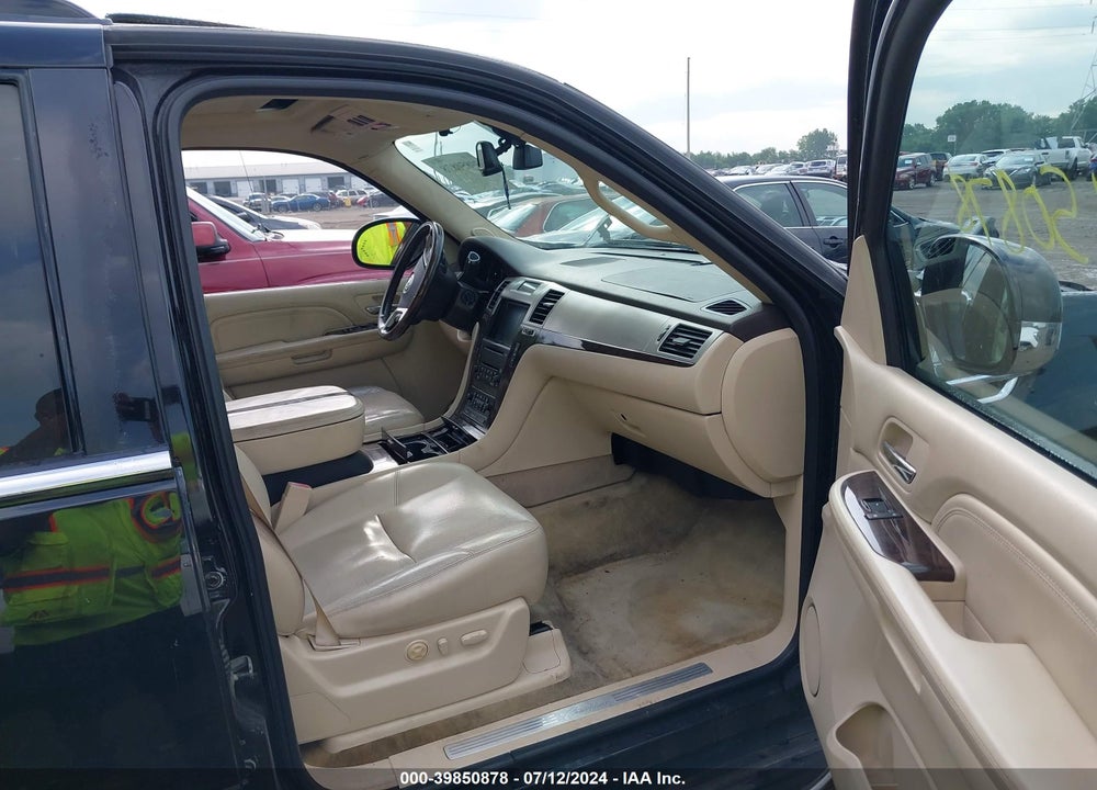 2008 CADILLAC ESCALADE STANDARD VIN: 1GYFK63838R171142