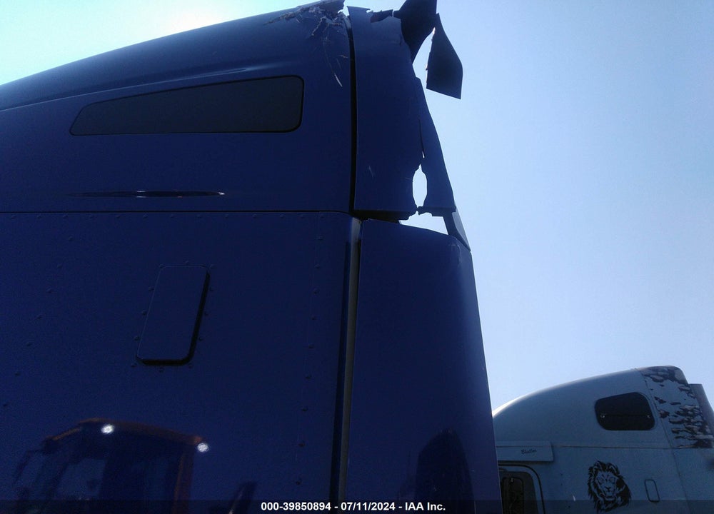 2018 KENWORTH T680 VIN: 1XKYD49X2JJ175381