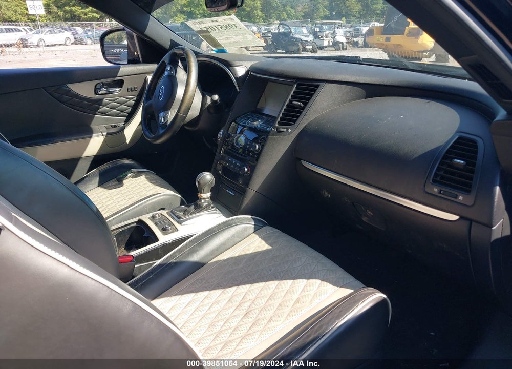 2017 INFINITI QX70 VIN: JN8CS1MW4HM411468