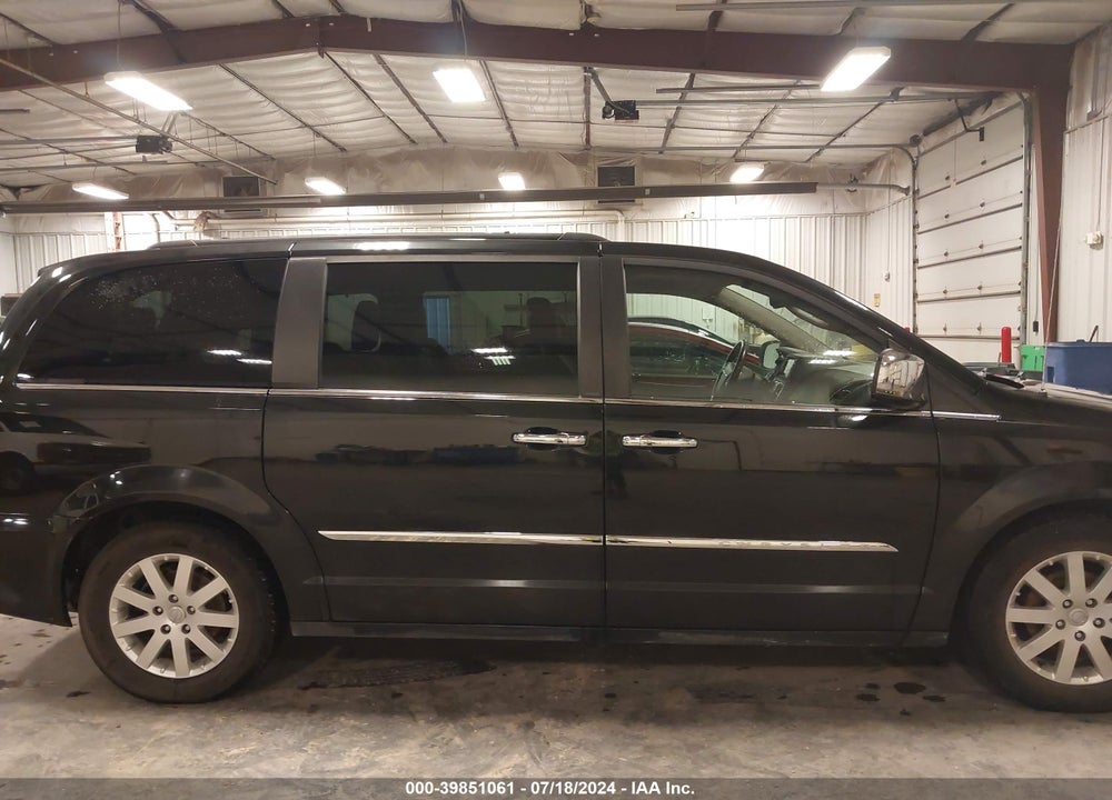 2011 CHRYSLER TOWN & COUNTRY TOURING-L VIN: 2A4RR8DG2BR713147