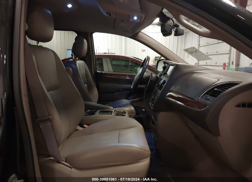 2011 CHRYSLER TOWN & COUNTRY TOURING-L VIN: 2A4RR8DG2BR713147