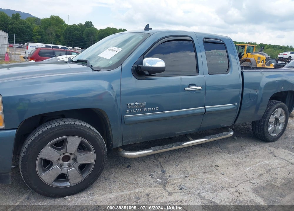 2011 CHEVROLET SILVERADO 1500 LT VIN: 1GCRCSE0XBZ353315