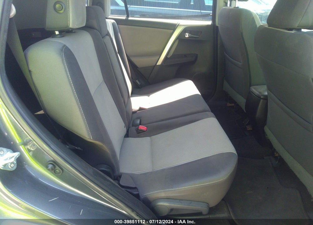 2015 TOYOTA RAV4 XLE VIN: 2T3RFREV2FW326711
