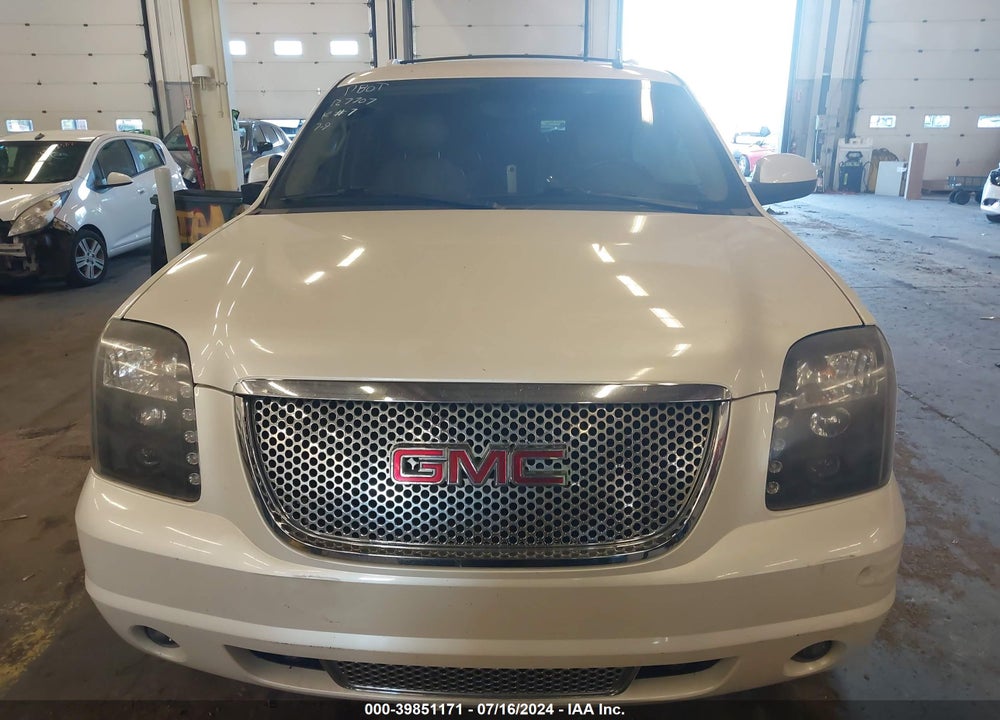 2011 GMC YUKON DENALI VIN: 1GKS2EEF8BR164306