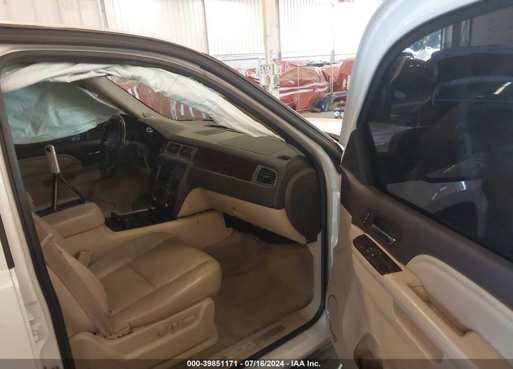 2011 GMC YUKON DENALI VIN: 1GKS2EEF8BR164306