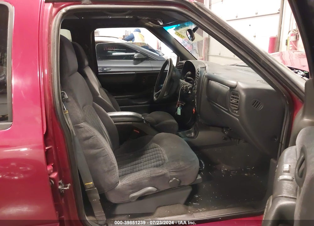 1998 CHEVROLET BLAZER LS VIN: 1GNDT13W6W2126592