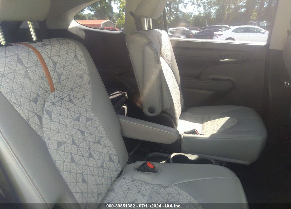 2023 TOYOTA HIGHLANDER HYBRID XLE BRONZE VIN: 5TDAARAH8PS527947