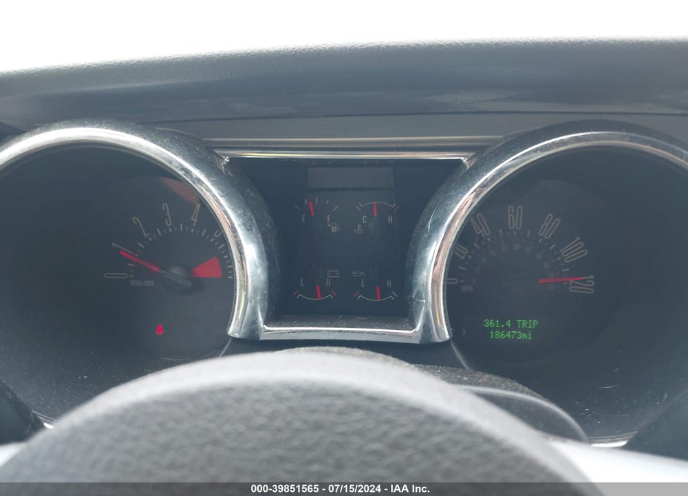 2005 FORD MUSTANG VIN: 1ZVHT84N855181063