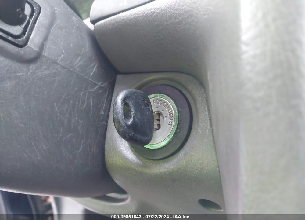 2004 HYUNDAI SANTA FE GLS VIN: KM8SC73D94U575389