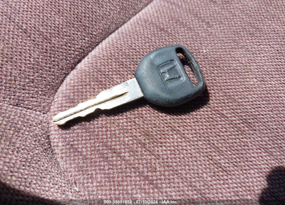 1993 HONDA ACCORD LX VIN: 1HGCB7657PA147585