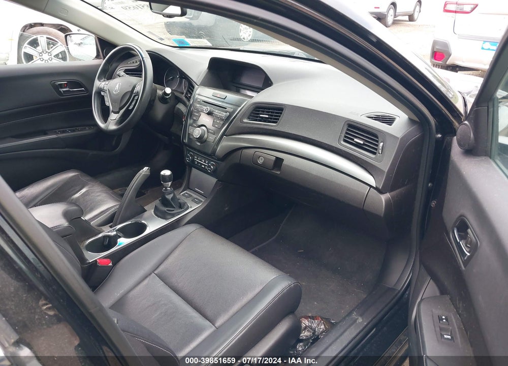 2013 ACURA ILX 2.4L VIN: 19VDE2E53DE000695