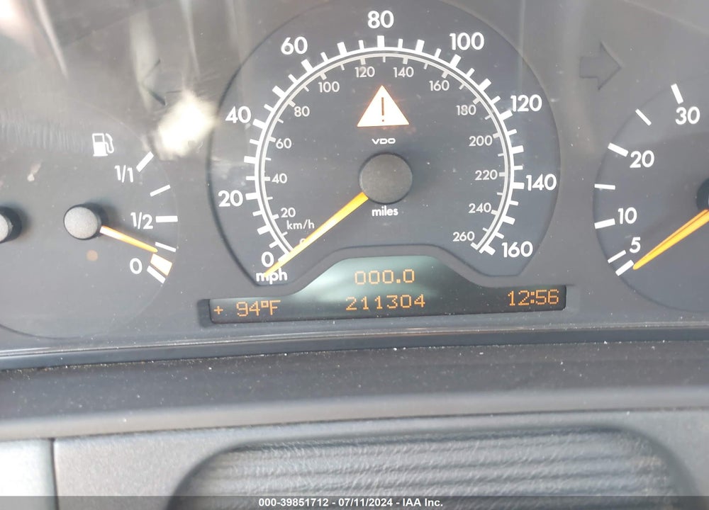 1999 MERCEDES-BENZ E 320 AWD VIN: WDBJH82F0XX014610