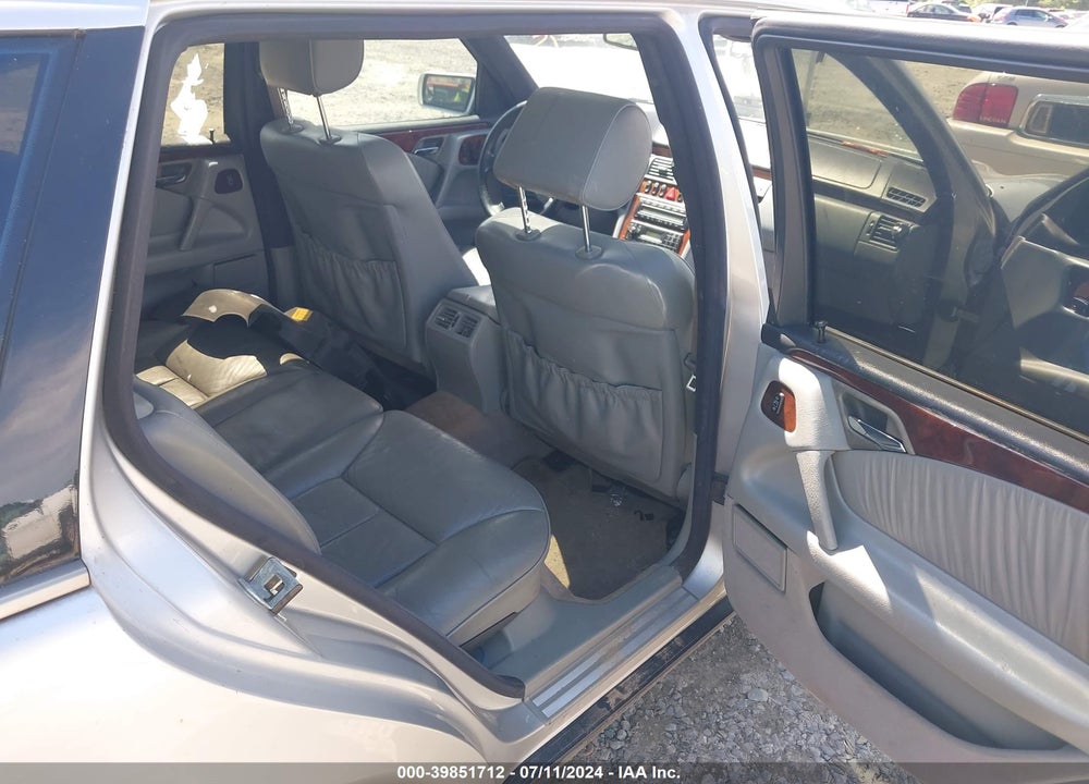 1999 MERCEDES-BENZ E 320 AWD VIN: WDBJH82F0XX014610