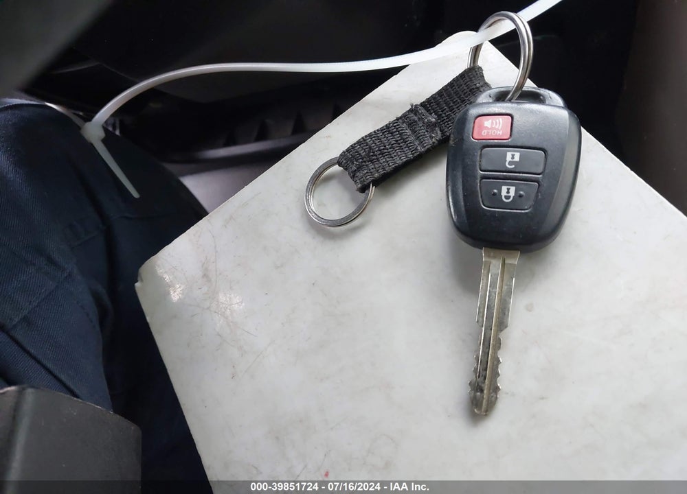 2014 TOYOTA RAV4 XLE VIN: 2T3RFREV7EW196438