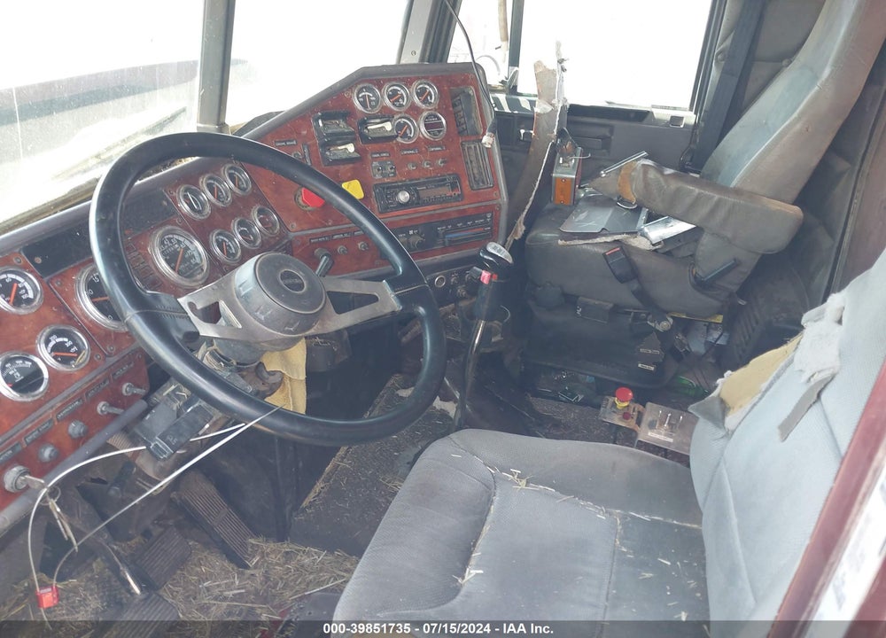 2000 FREIGHTLINER FLD FLD120 VIN: 1FUPCSZB7YPF09748