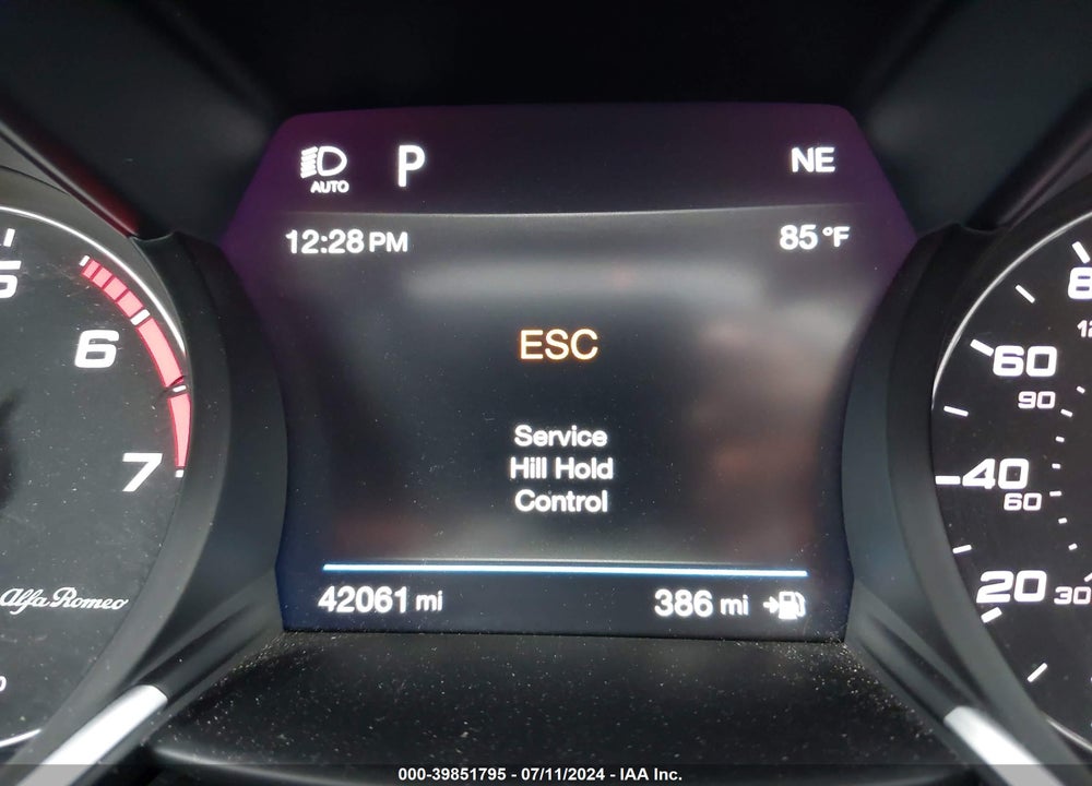 2018 ALFA ROMEO GIULIA TI RWD VIN: ZARFAECN9J7596655