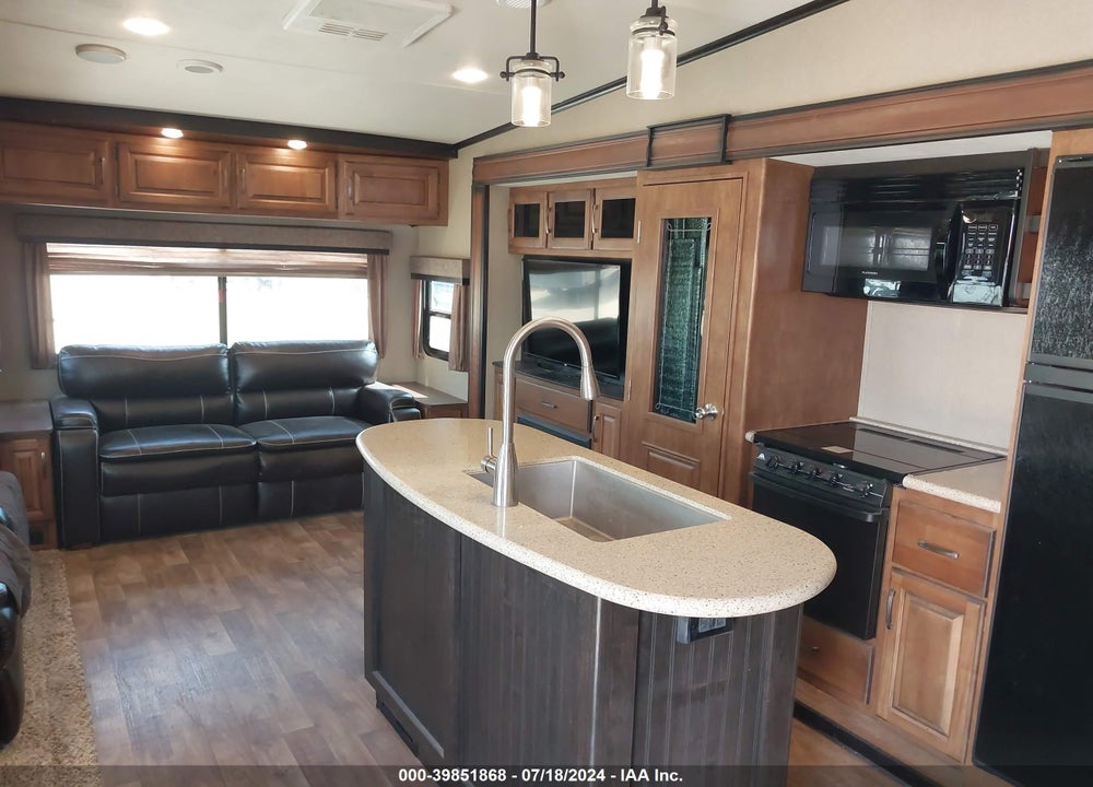 2017 GRAND DESIGN 337RLS VIN: 573FR3627H3312975