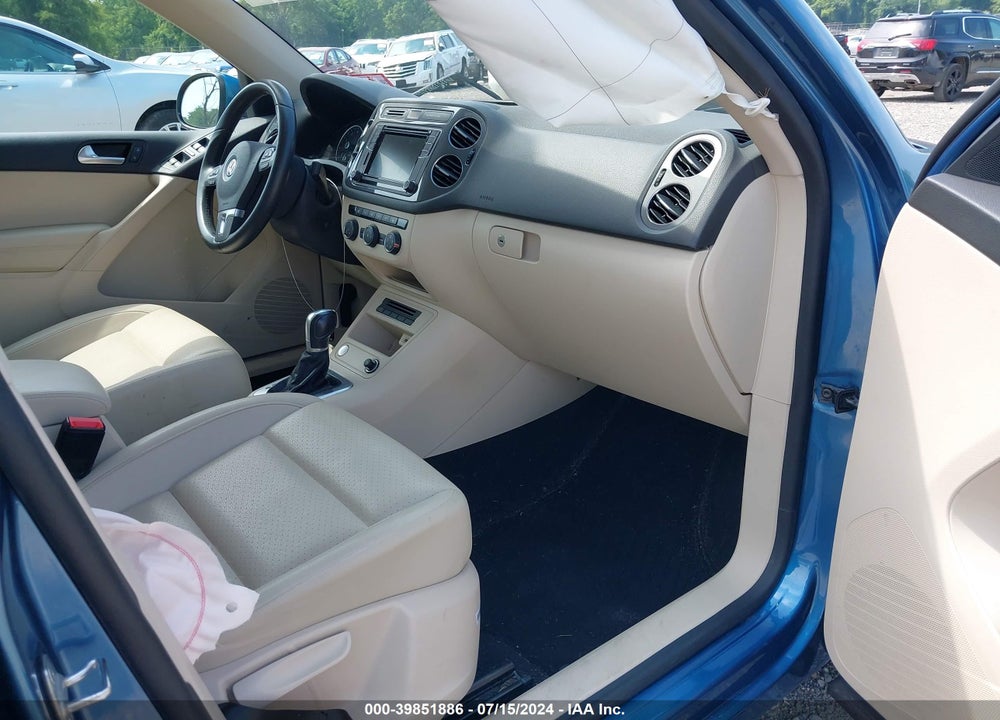 2017 VOLKSWAGEN TIGUAN 2.0T/2.0T S VIN: WVGBV7AX0HK010330