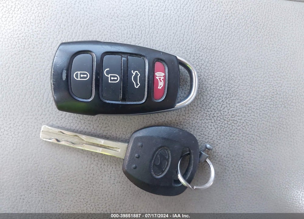 2006 HYUNDAI AZERA LIMITED/SE VIN: KMHFC46F46A059281