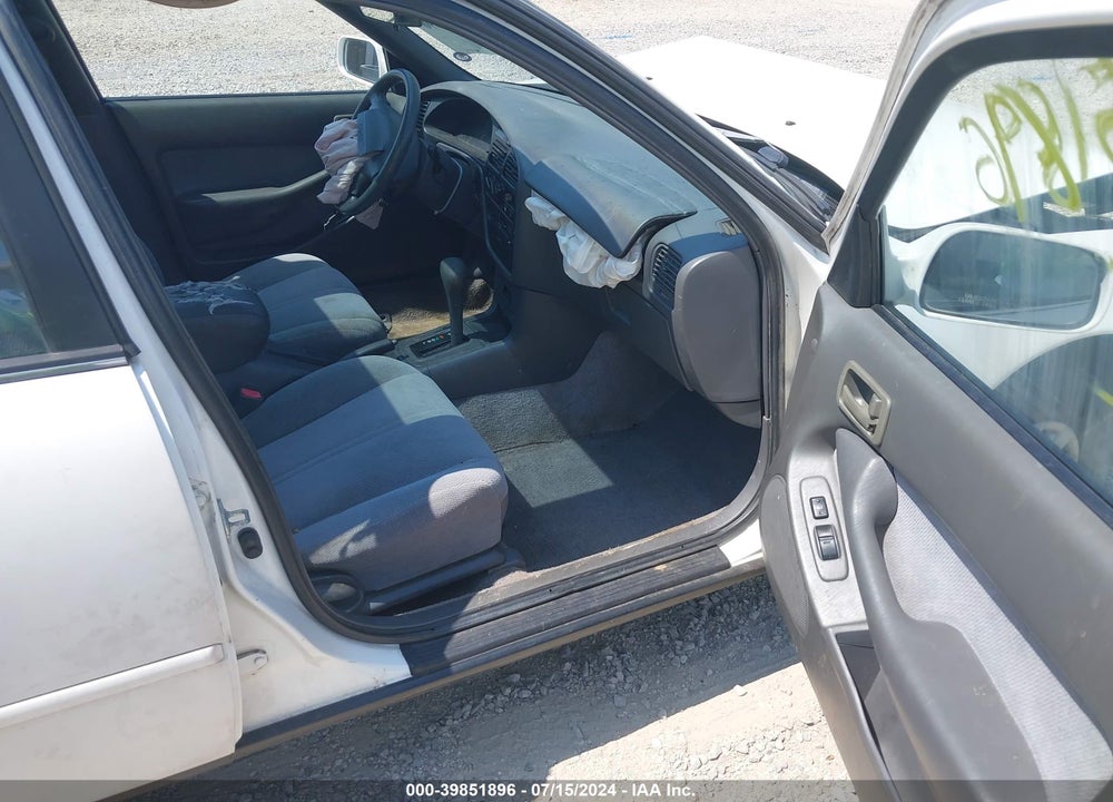 1995 TOYOTA CAMRY LE VIN: 4T1SK12EXSU511112