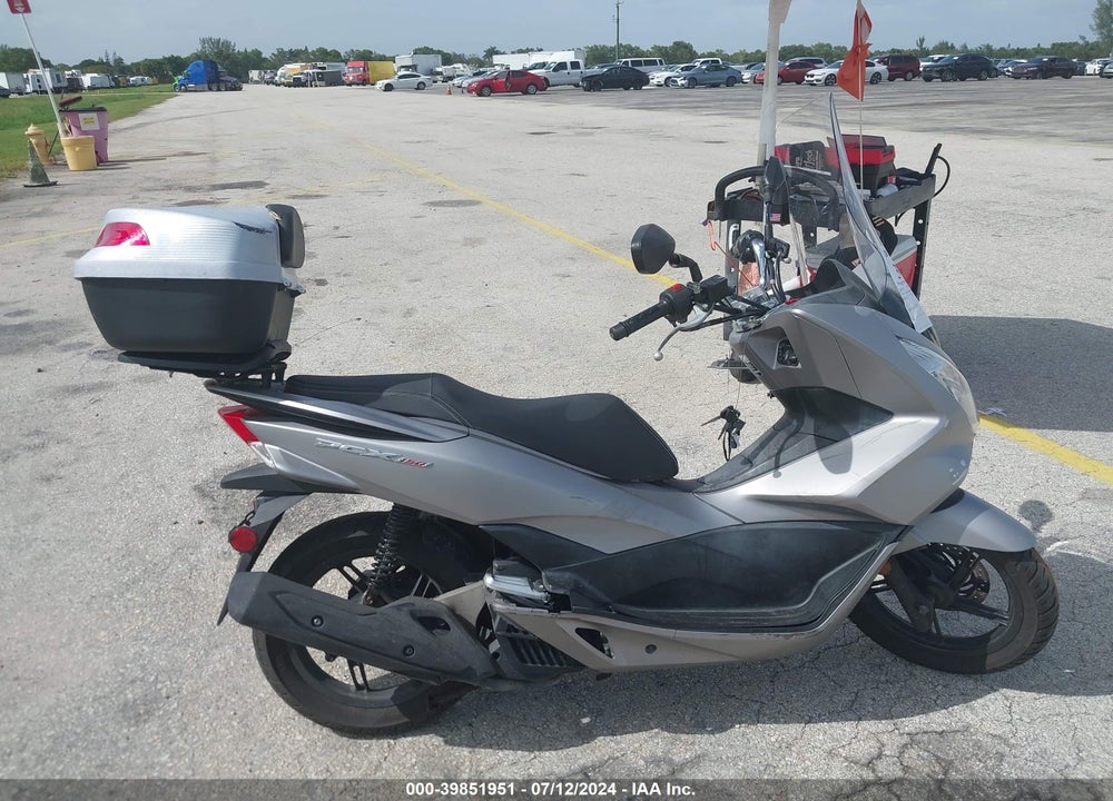 2016 HONDA PCX 150 VIN: RLHKF1800GY101035