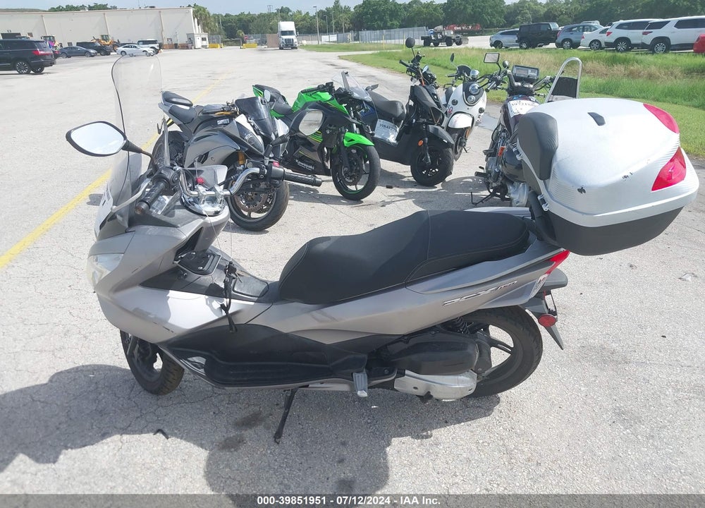2016 HONDA PCX 150 VIN: RLHKF1800GY101035
