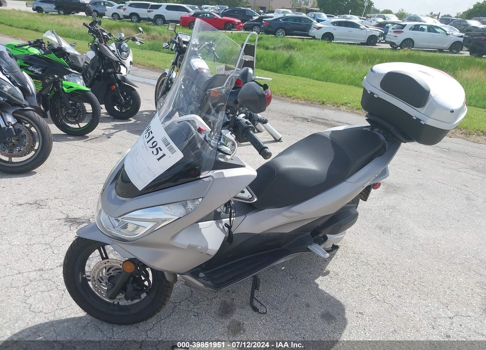 2016 HONDA PCX 150 VIN: RLHKF1800GY101035