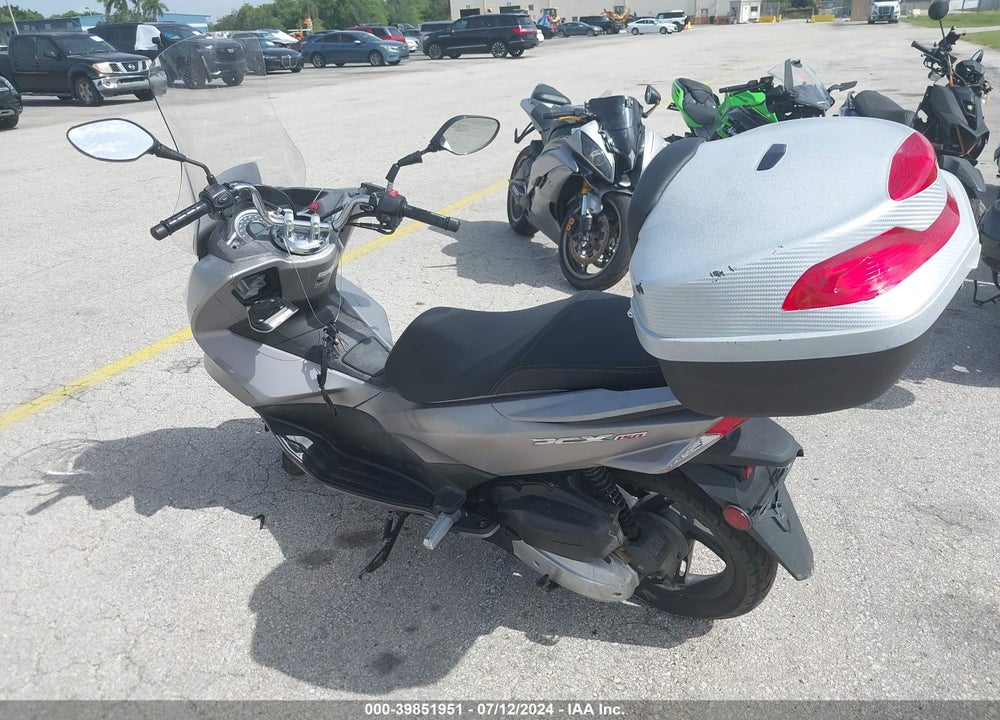 2016 HONDA PCX 150 VIN: RLHKF1800GY101035