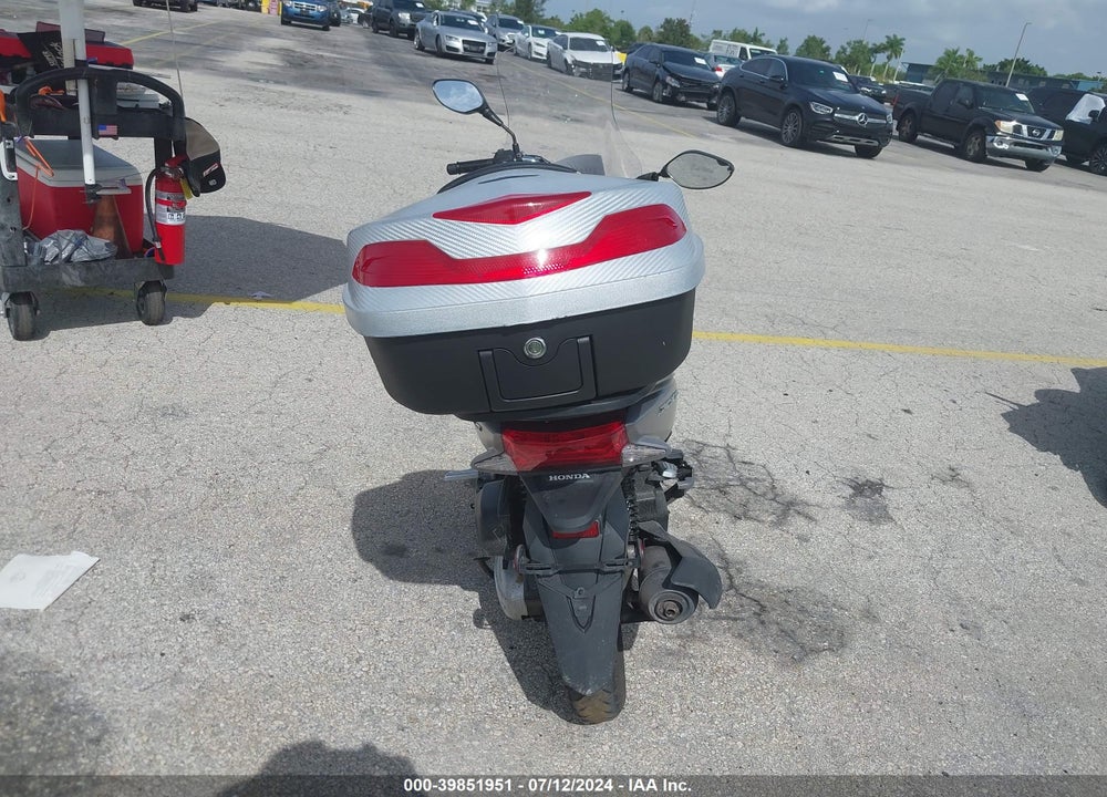 2016 HONDA PCX 150 VIN: RLHKF1800GY101035