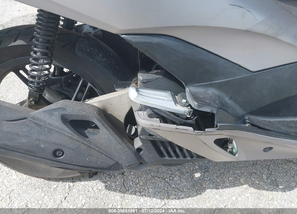 2016 HONDA PCX 150 VIN: RLHKF1800GY101035
