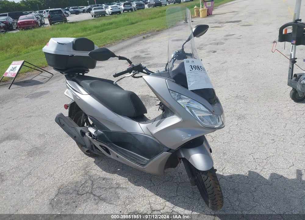 2016 HONDA PCX 150 VIN: RLHKF1800GY101035