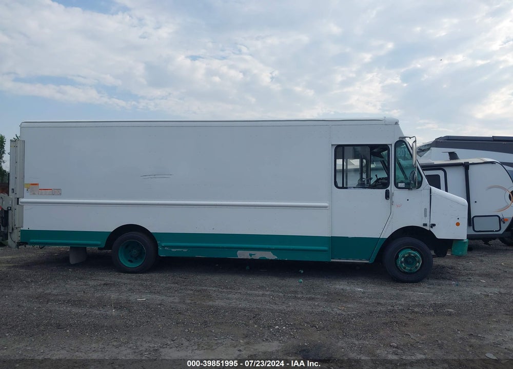 2011 WORKHORSE CUSTOM CHASSIS COMMERCIAL CHASSIS W62 VIN: 5B4LFG2E0B3443477