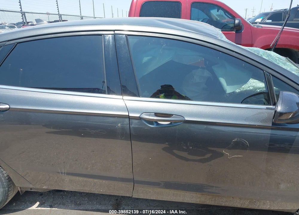 2019 FORD FUSION SE VIN: 3FA6P0HD6KR173205