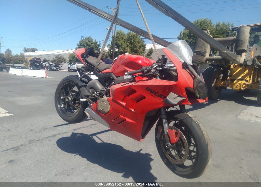 2023 DUCATI PANIGALE V4S VIN: ZDMDAGWW4PB006695