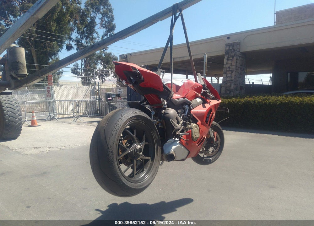 2023 DUCATI PANIGALE V4S VIN: ZDMDAGWW4PB006695