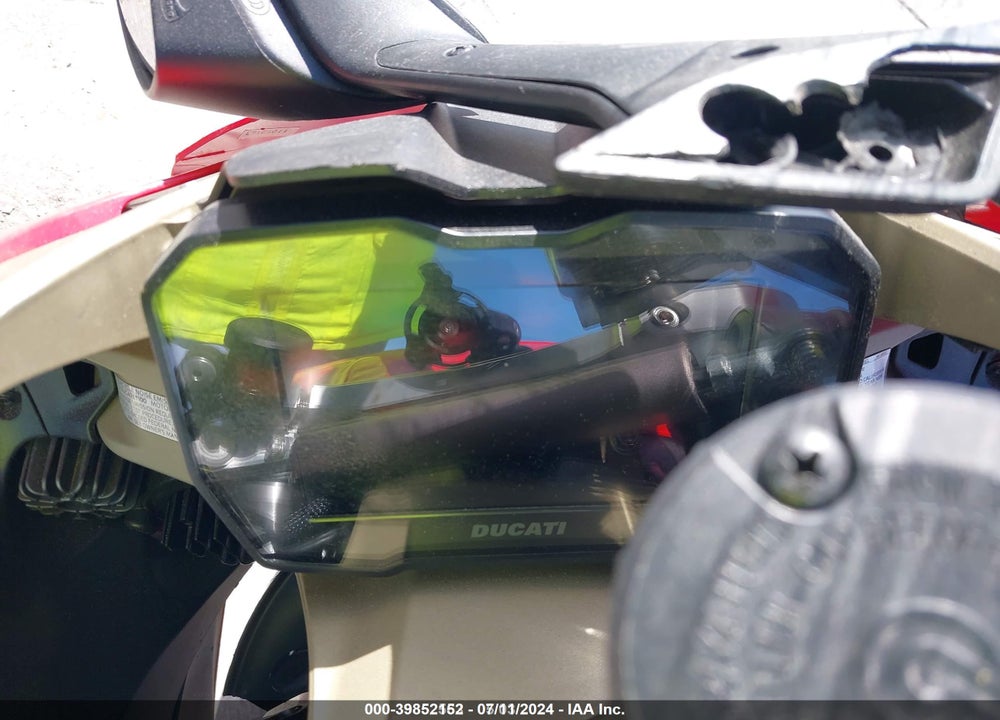2023 DUCATI PANIGALE V4S VIN: ZDMDAGWW4PB006695