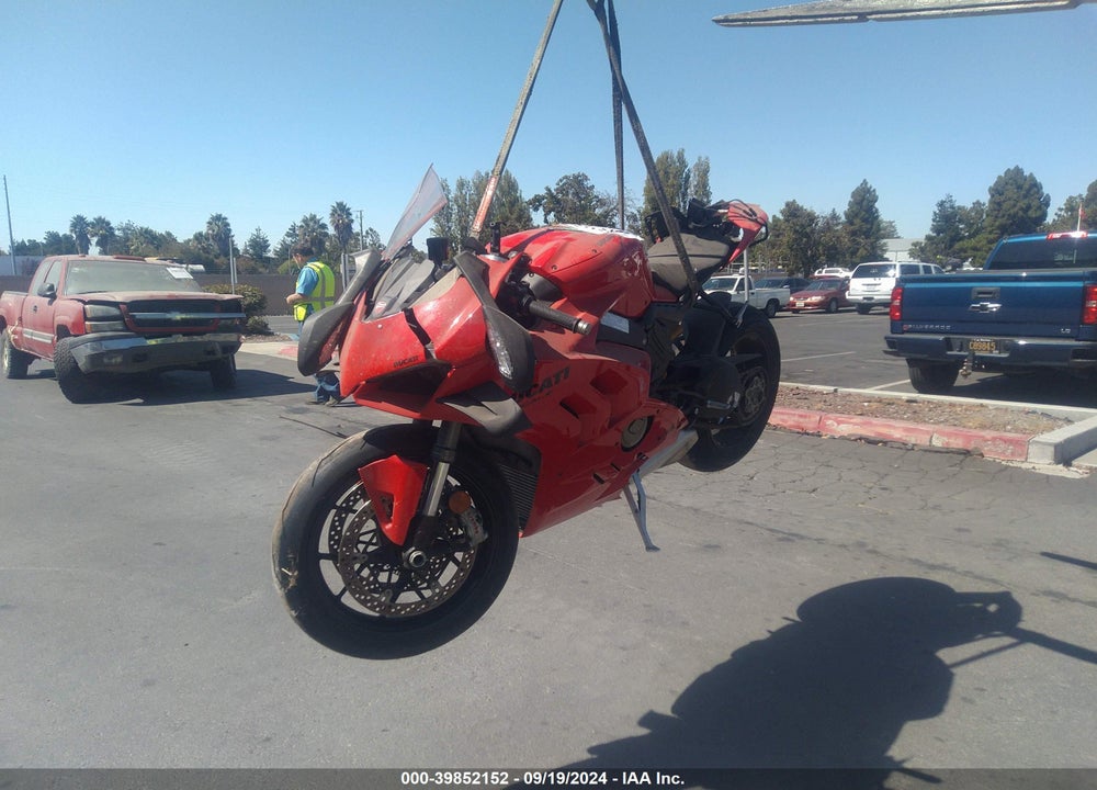 2023 DUCATI PANIGALE V4S VIN: ZDMDAGWW4PB006695